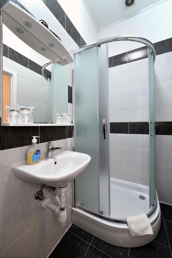 Virtus Apartments And Rooms With Free Private Parking ザグレブ エクステリア 写真
