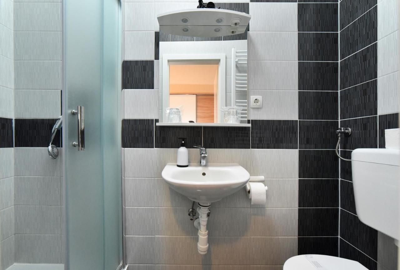 Virtus Apartments And Rooms With Free Private Parking ザグレブ エクステリア 写真