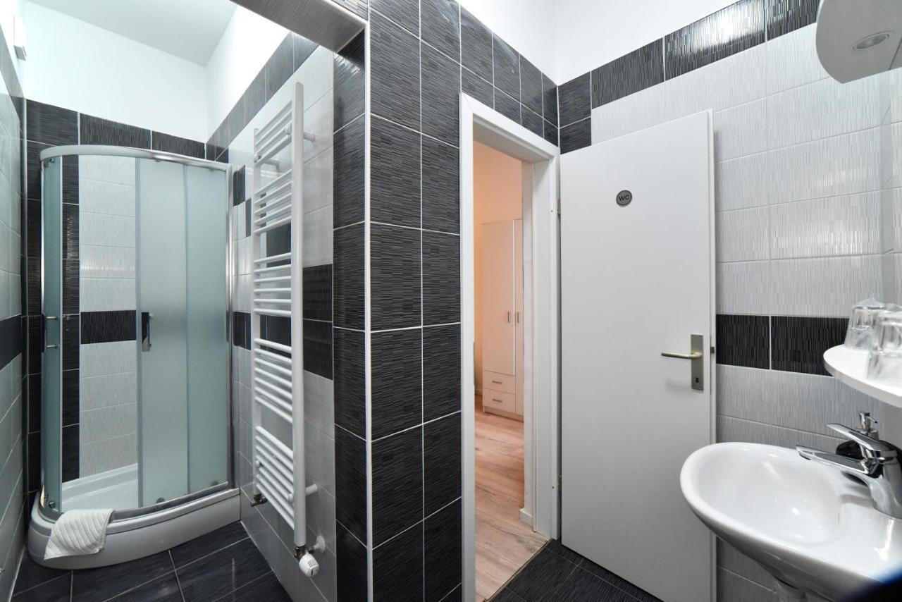 Virtus Apartments And Rooms With Free Private Parking ザグレブ エクステリア 写真