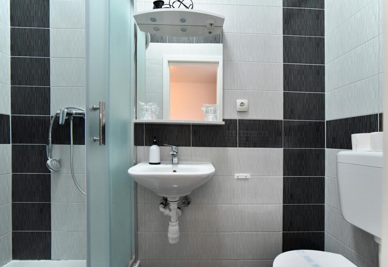 Virtus Apartments And Rooms With Free Private Parking ザグレブ エクステリア 写真