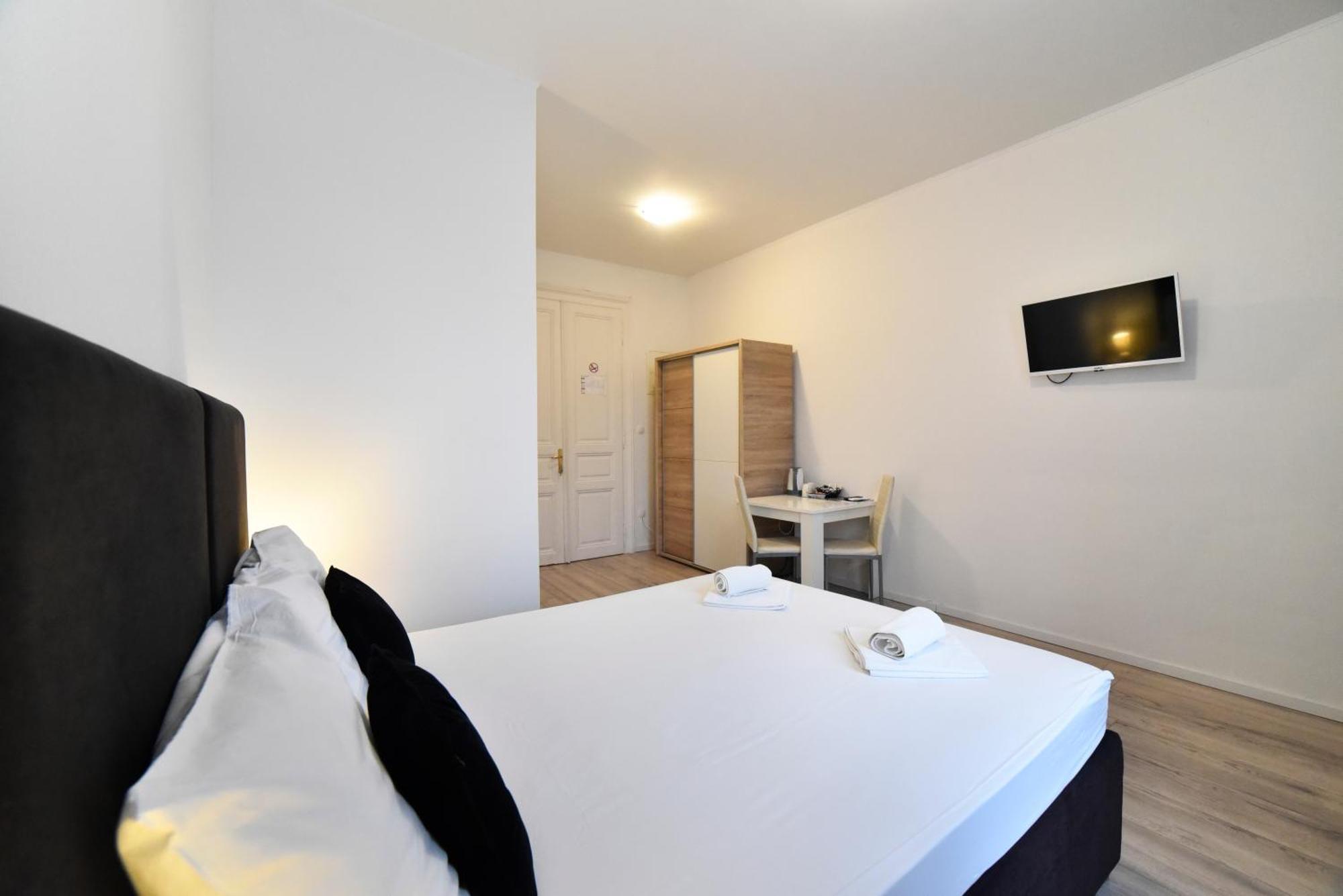 Virtus Apartments And Rooms With Free Private Parking ザグレブ エクステリア 写真